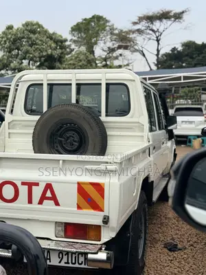 Toyota Land Cruiser 2017 White