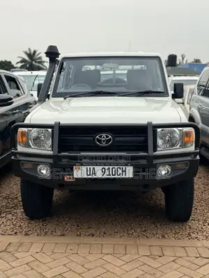 Toyota Land Cruiser 2017 White