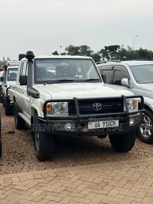 Toyota Land Cruiser 2017 White