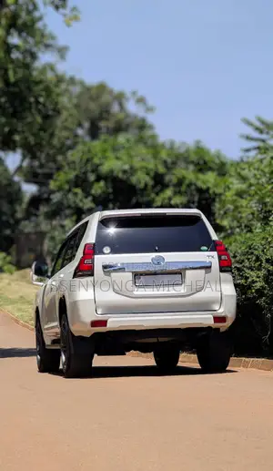 Toyota Land Cruiser Prado 2017 White