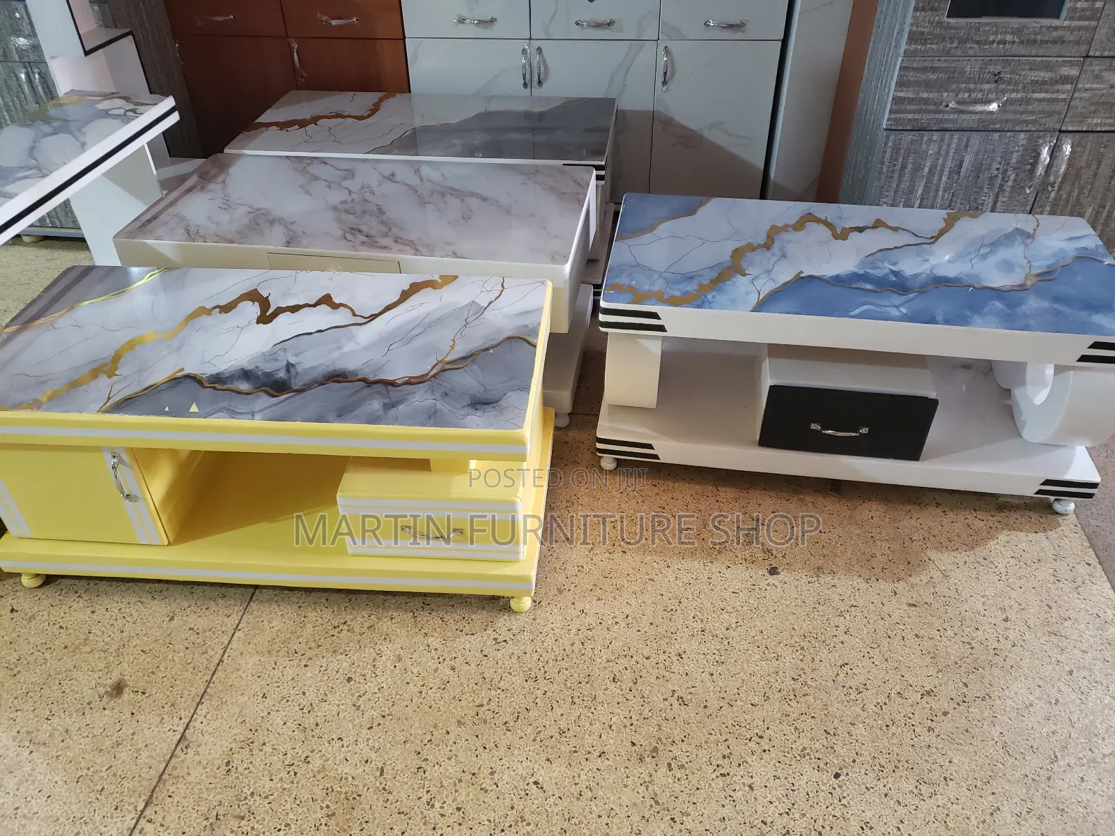4 Seater Center Table With Amable Surface Read for Use