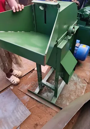 Automatic Briquettes/Charcoal Dust Crusher