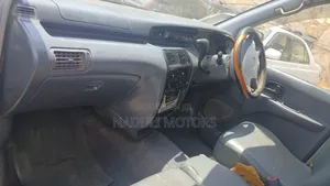 Toyota Noah 2002 Silver