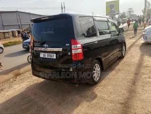 Toyota Noah 2010 Black