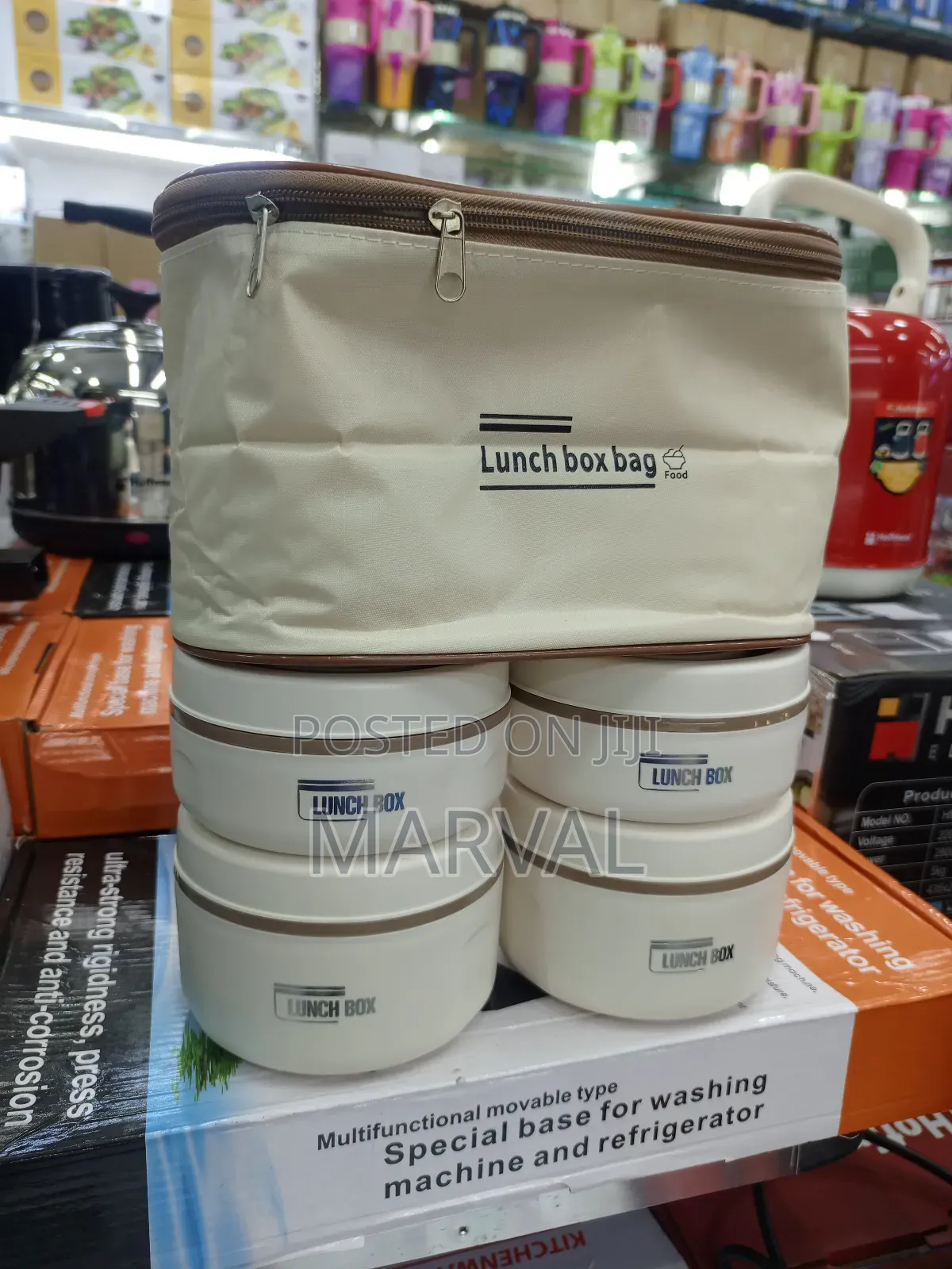 Portable Lunch Container Set With a Thermal Bag.
