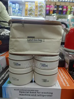 Portable Lunch Container Set With a Thermal Bag.