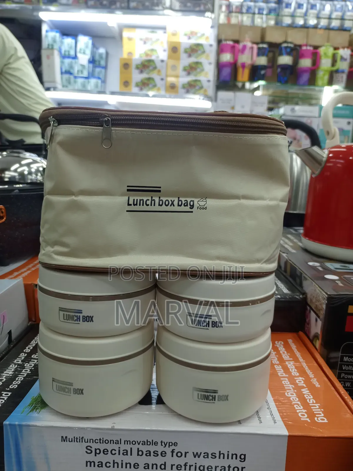 Portable Lunch Container Set With a Thermal Bag.