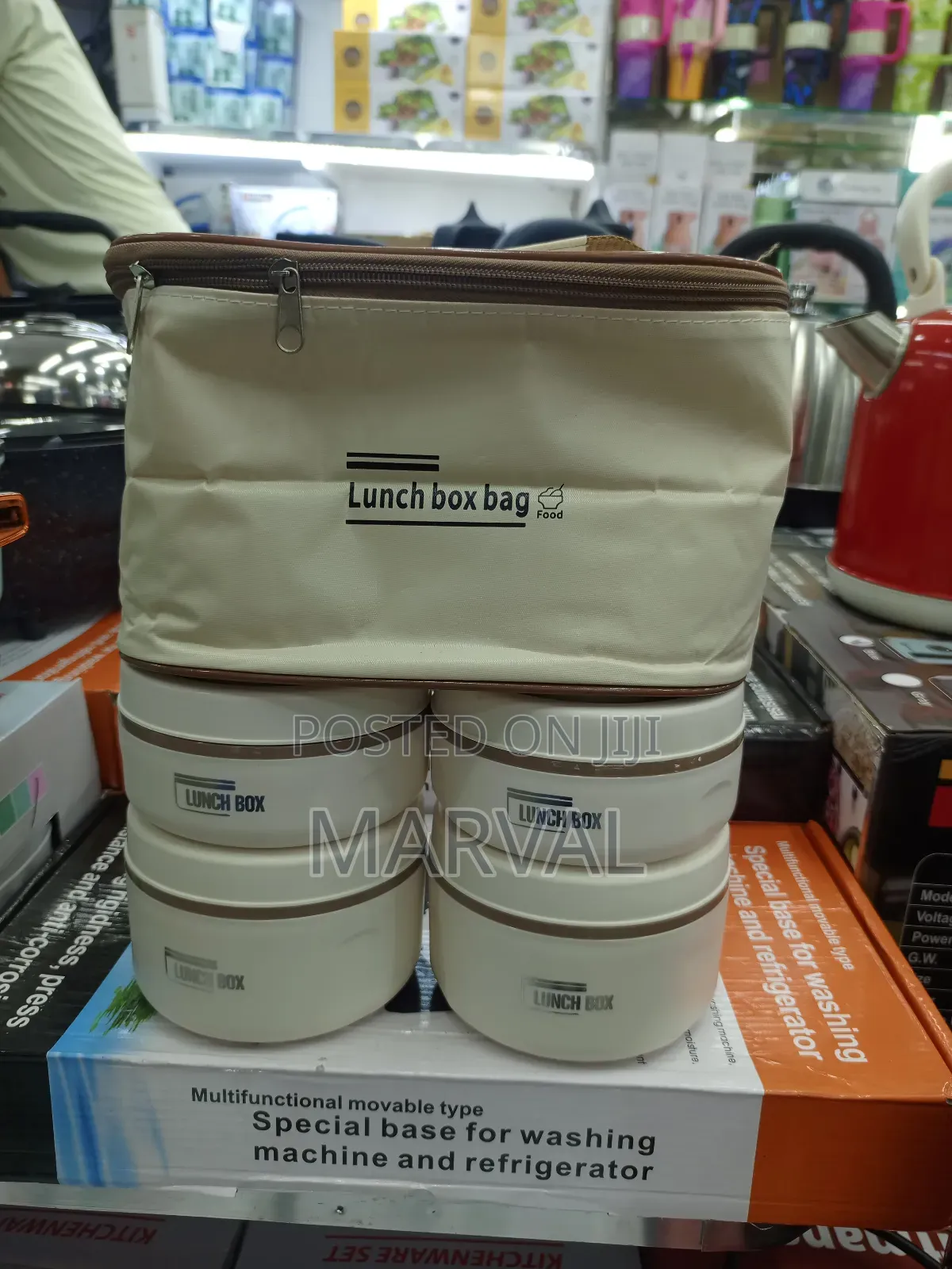 Portable Lunch Container Set With a Thermal Bag.
