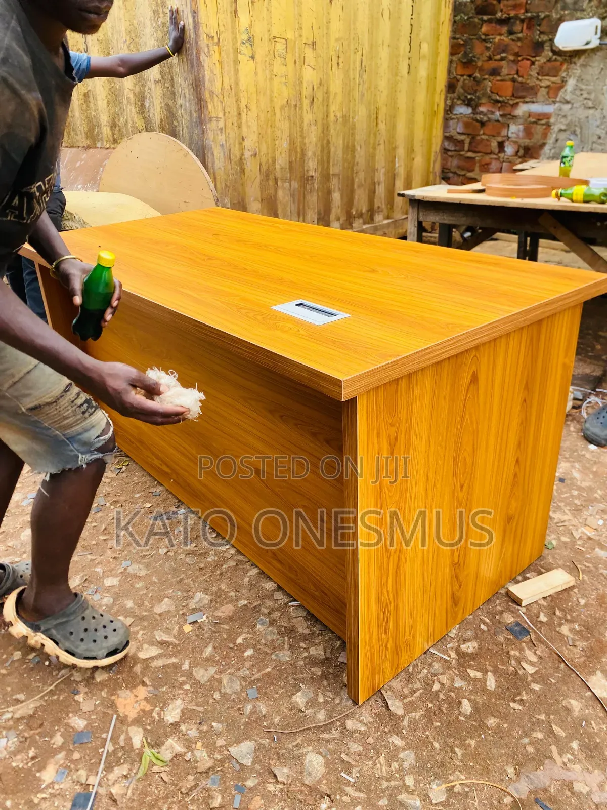 1.6 Office Desks