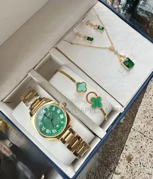 Cartier Women's Valentines Green Face Wrist Time Piece Gift Box