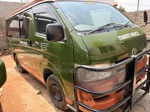 Toyota HiAce 2011 Green