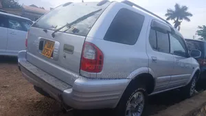 Isuzu Rodeo 2004 Silver