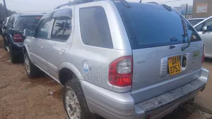 Isuzu Rodeo 2004 Silver