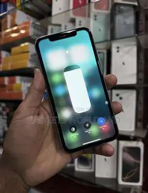 New Apple iPhone 11 64 GB Green