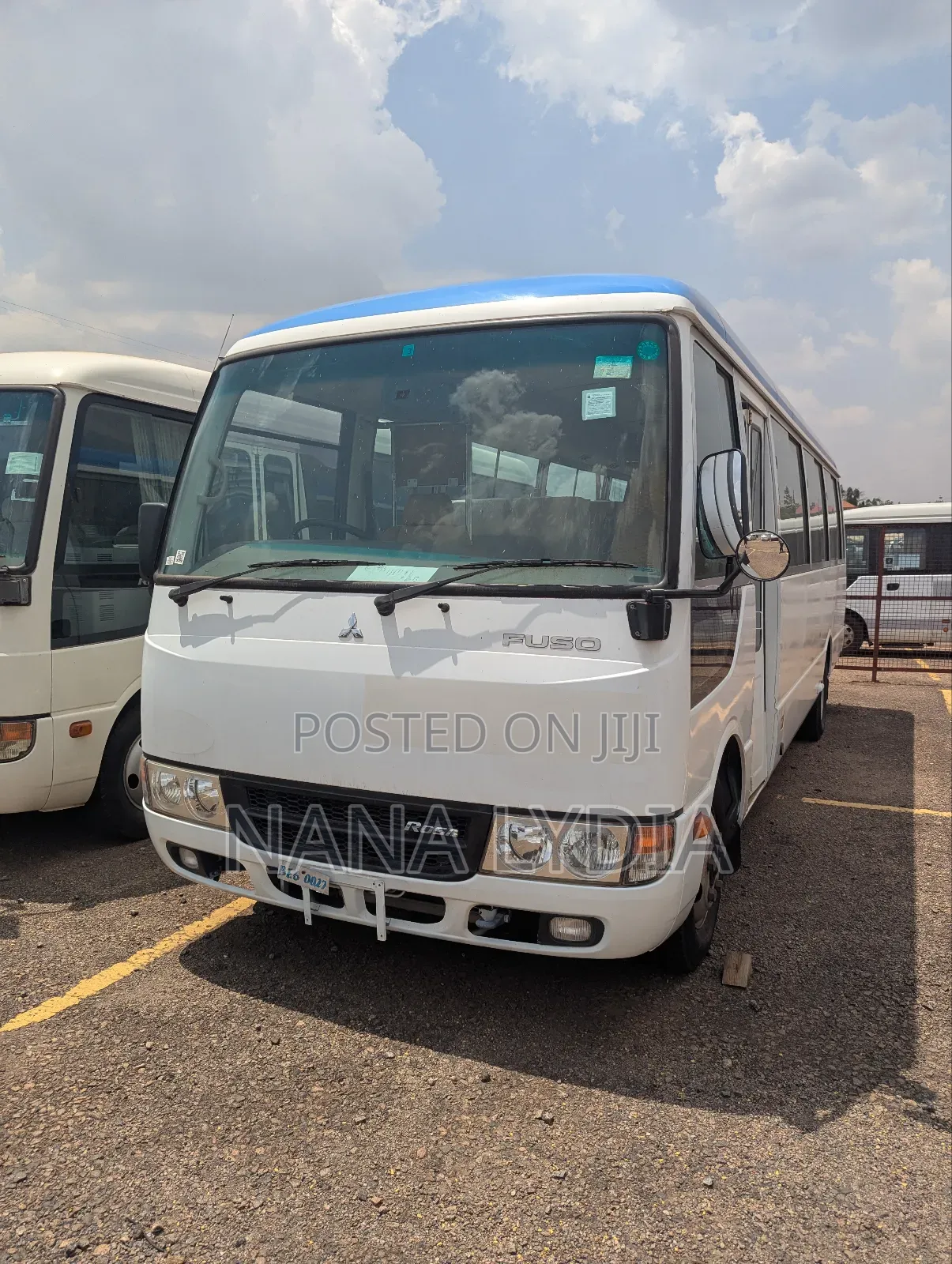 Mitsubishi Fuso Rosa 2012 White