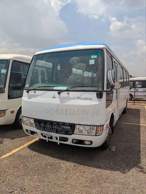 Mitsubishi Fuso Rosa 2012 White