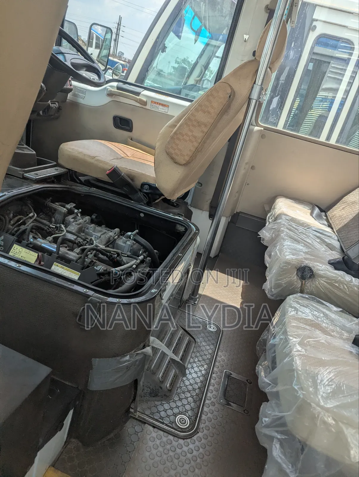 Mitsubishi Fuso Rosa 2012 White