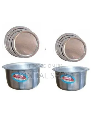 9 Pieces Set of Aluminum Saucepans With Lids and a Frying Pan