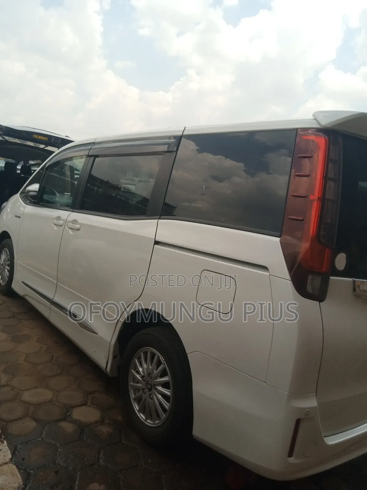 Toyota Noah 2015 White