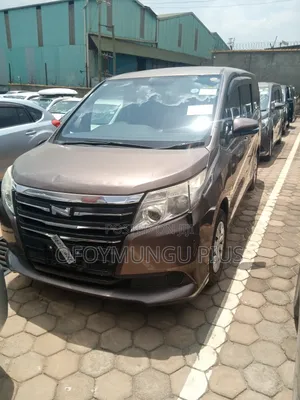 Toyota Noah 2016 Purple
