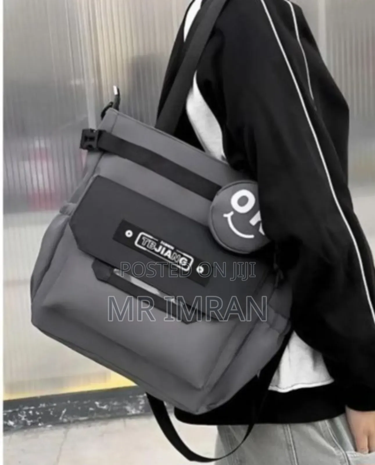 Multi-Pocket Tote Bag Made of Water-Resistant Nylon Material.