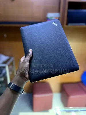 Laptop Lenovo ThinkPad X131e 4GB Intel Celeron HDD+SSD 500GB