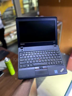 Laptop Lenovo ThinkPad X131e 4GB Intel Core I5 HDD+SSD 500GB