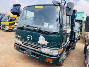 Hino With Behind Seats 1994 Green