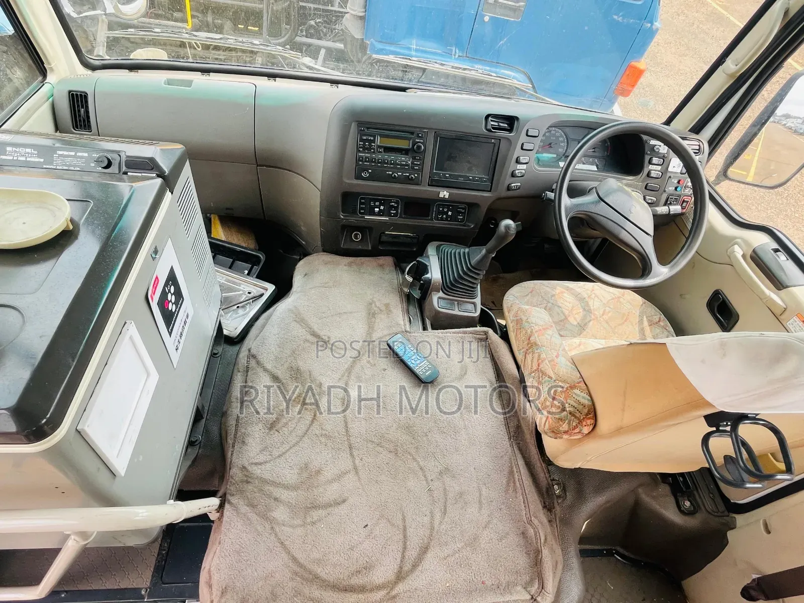 Mitsubishi Fuso Rosa 2013 White