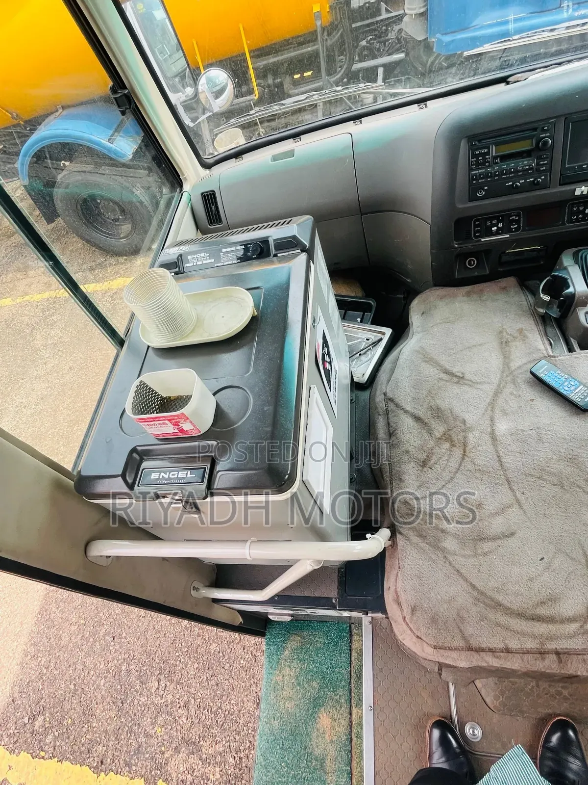 Mitsubishi Fuso Rosa 2013 White