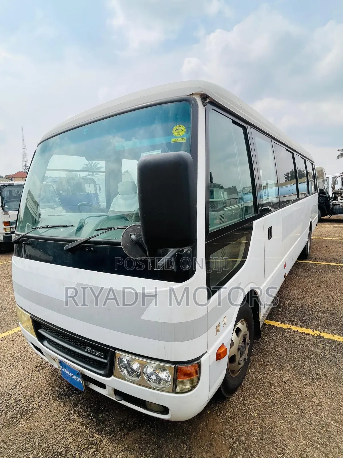 Mitsubishi Fuso Rosa 2013 White