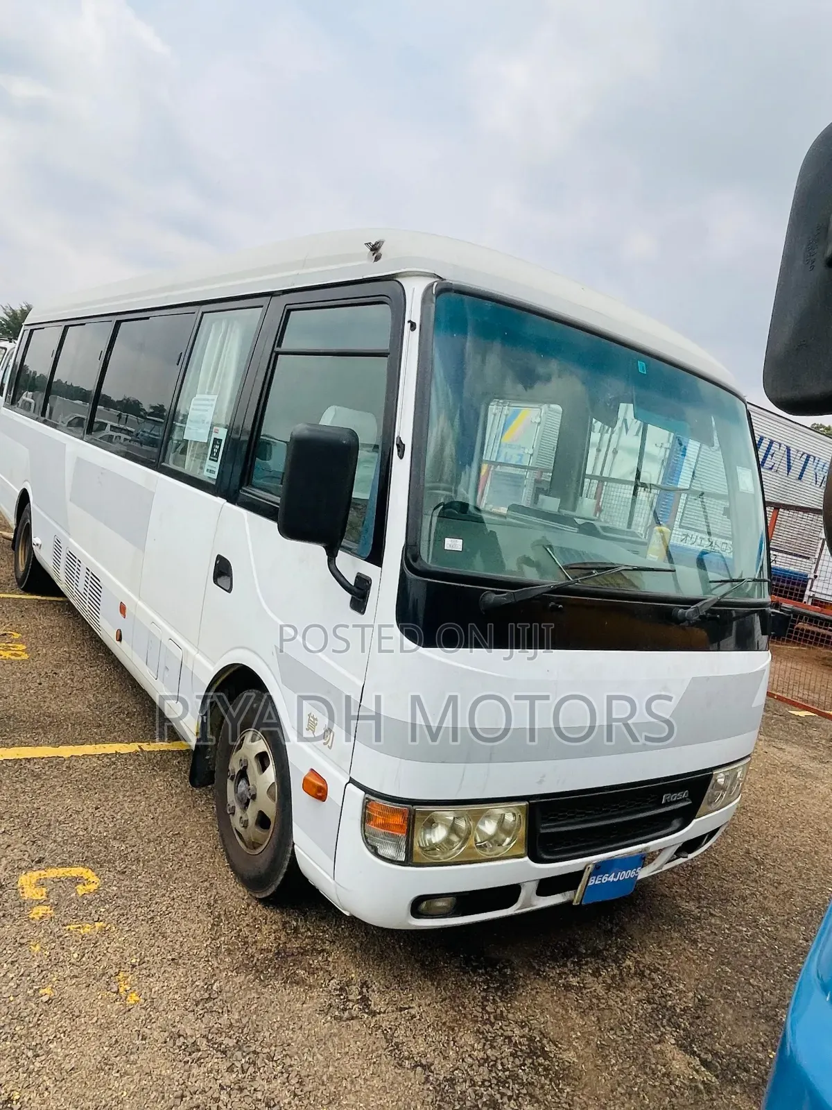 Mitsubishi Fuso Rosa 2013 White