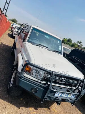 Toyota Land Cruiser 2017 White