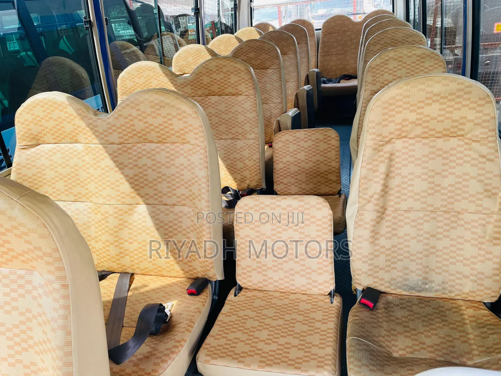 Mitsubishi Fuso Rosa 2012 Blue
