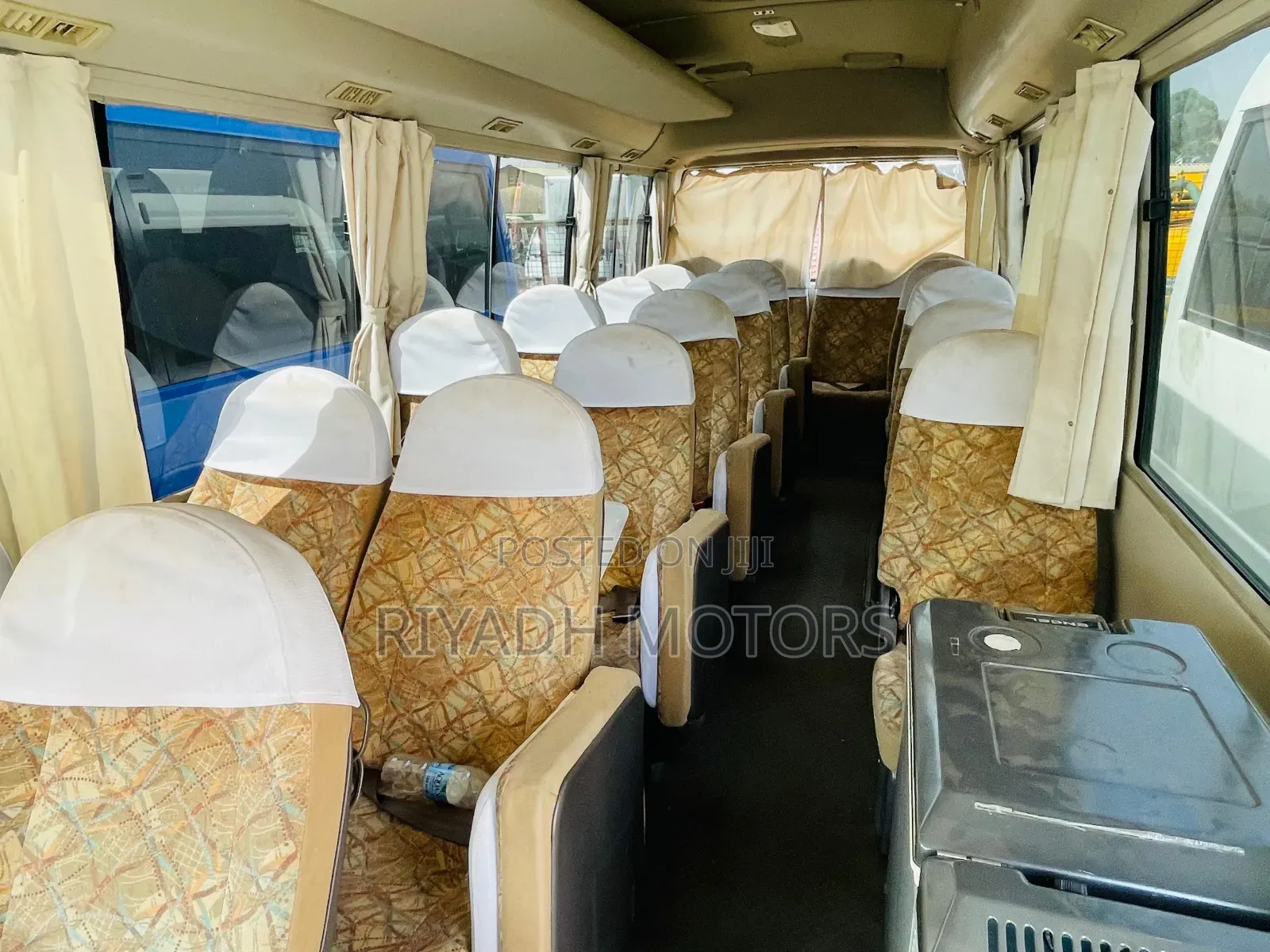 Mitsubishi Fuso Rosa 2010 White