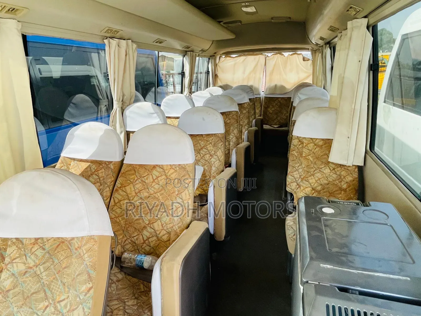 Mitsubishi Fuso Rosa 2010 White