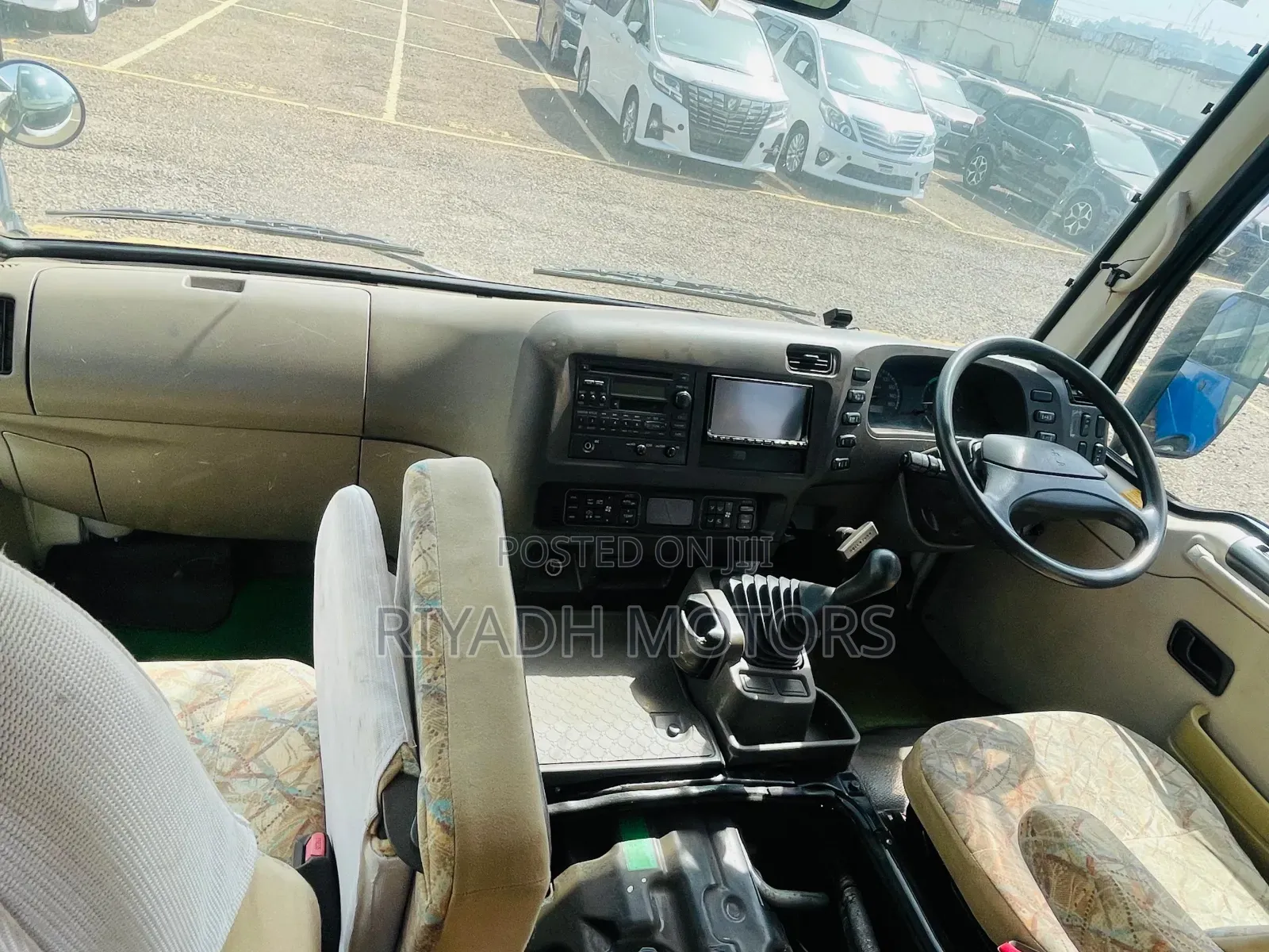 Mitsubishi Fuso Rosa 2010 White