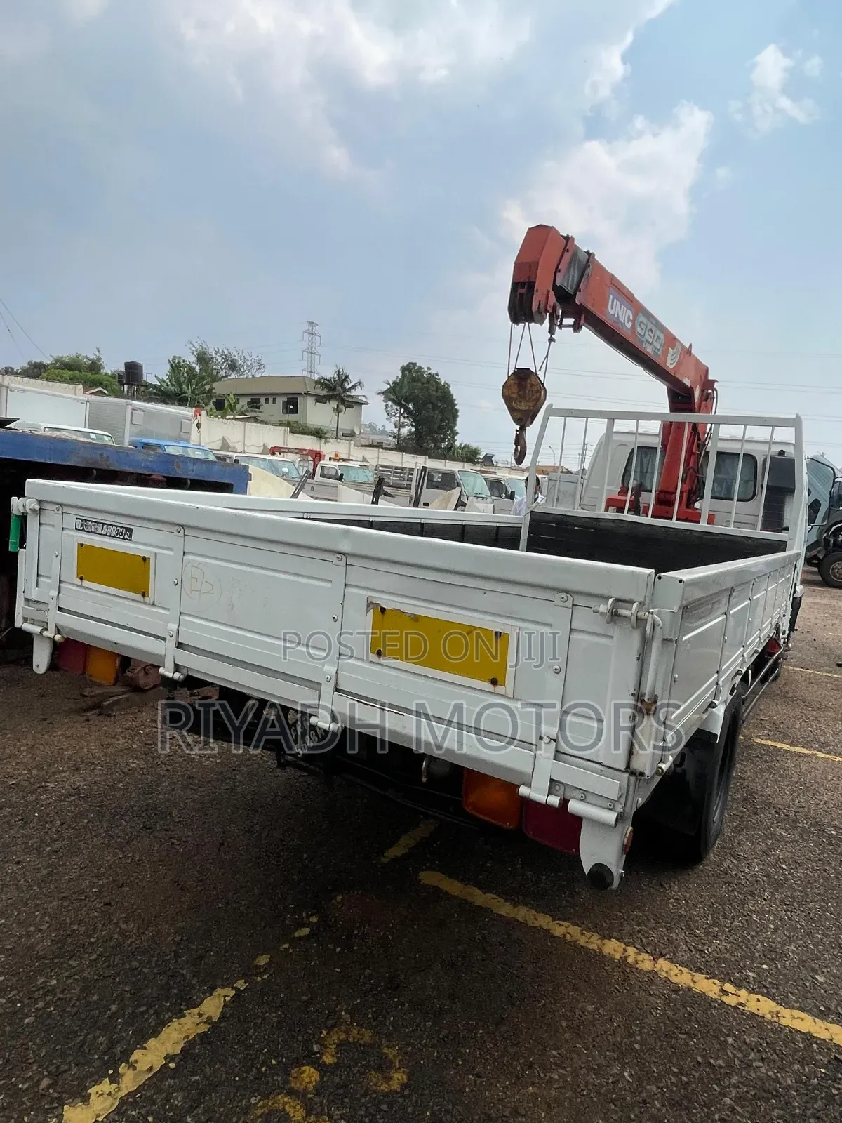 Isuzu Self Loader