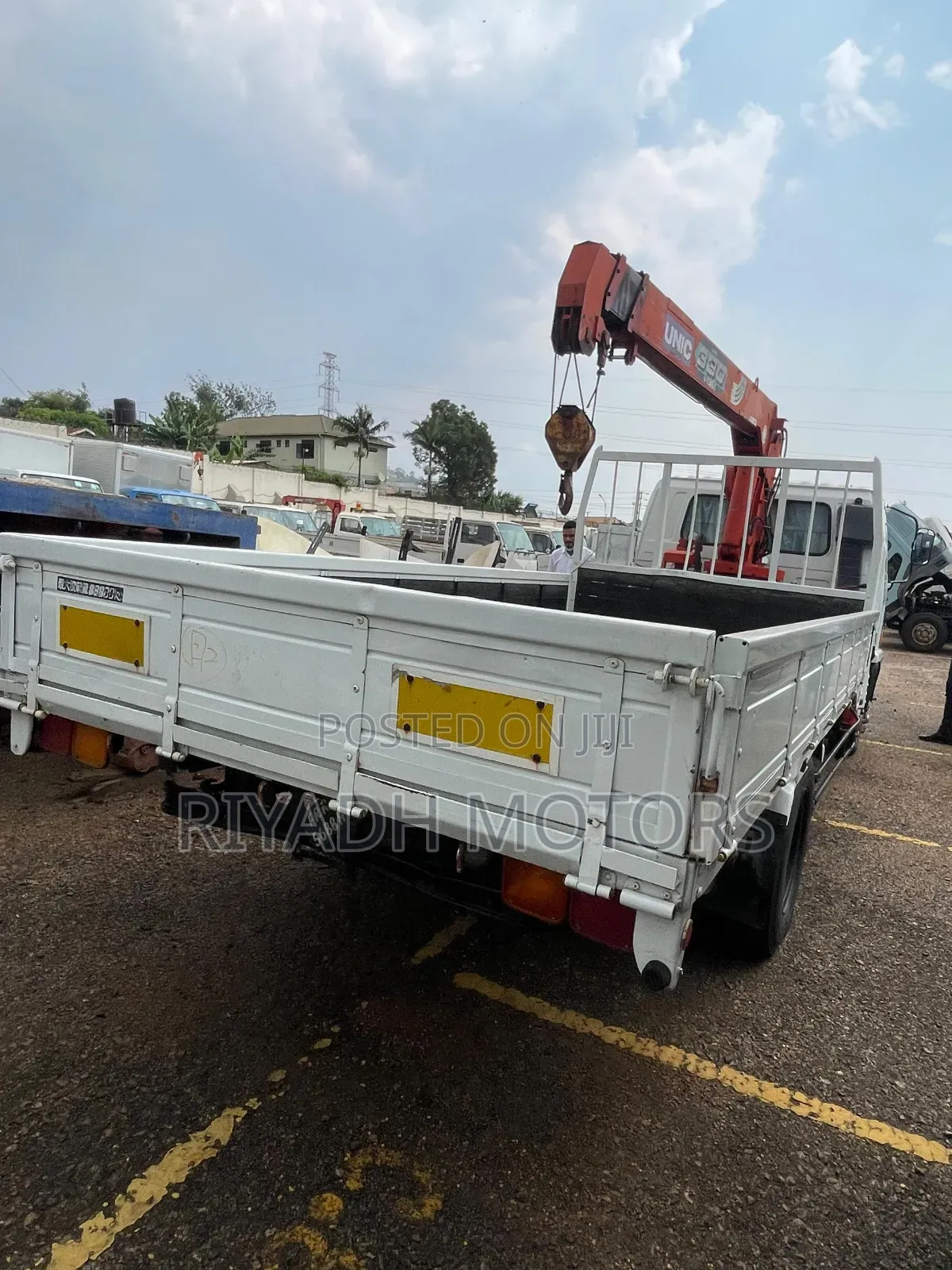 Isuzu Self Loader