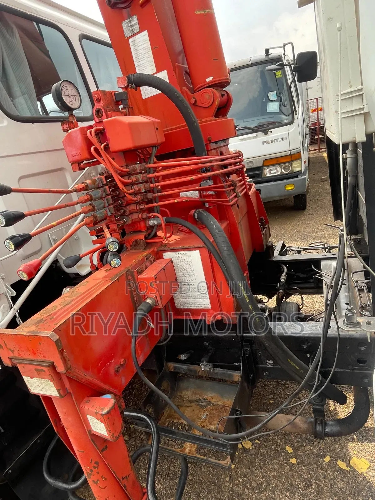 Isuzu Self Loader