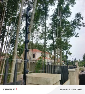 Electric Fence With Metalic Stands 8 Lines