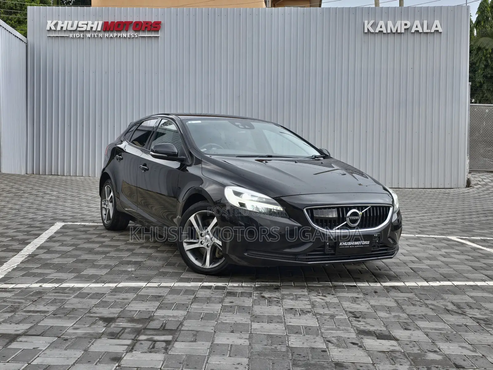 Volvo V40 2016 Black