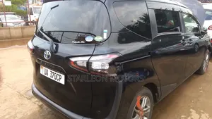 Toyota Sienta 2016 Black
