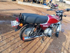 Bajaj Boxer 100 2022 Red