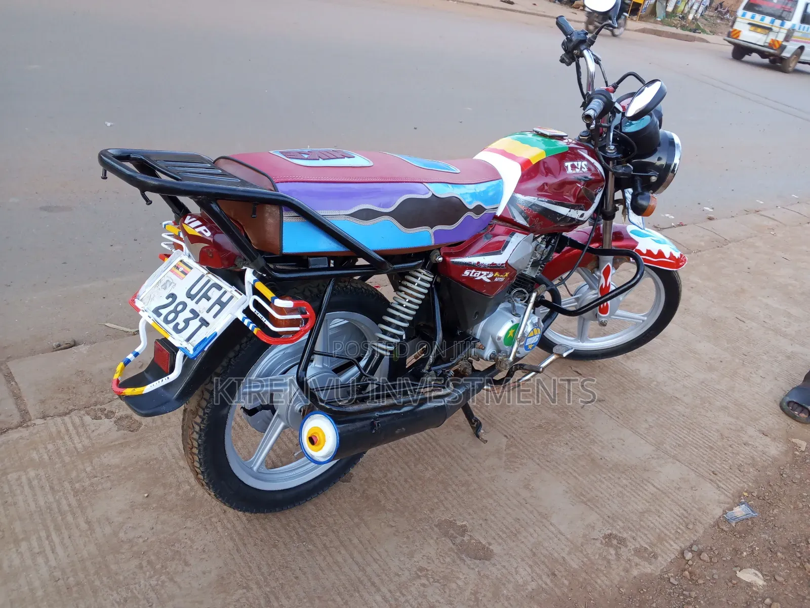 TVS HLX 125 2022 Red
