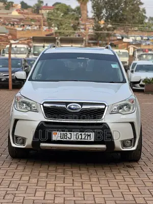 Subaru Forester 2.0XT Premium 4dr SUV AWD (2.0L 4cyl Turbo CVT) 2014 White
