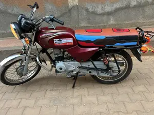 Bajaj Boxer 100 2021 Red