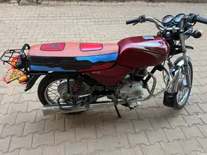 Bajaj Boxer 100 2021 Red