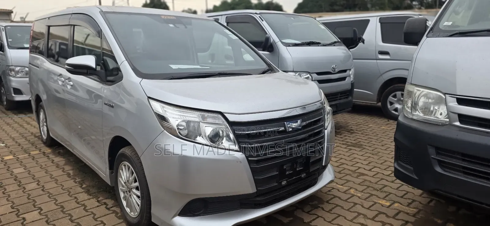 Toyota Noah 2017 Silver
