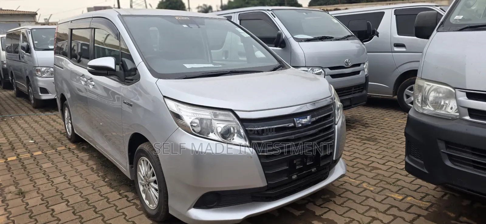 Toyota Noah 2017 Silver